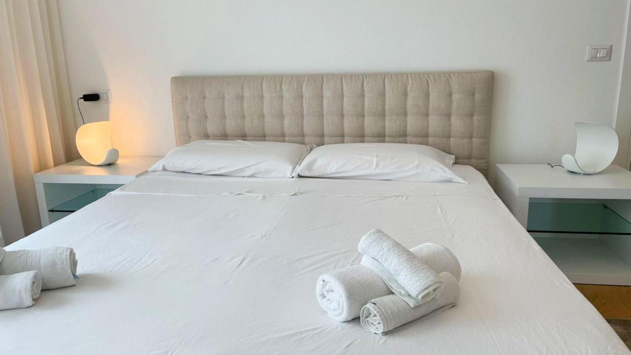 Lake View Apartment อาร์เจโญ ภายนอก รูปภาพ